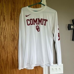 Nike Oklahoma Sooner long sleeve basketball shirt.  Mens XL.